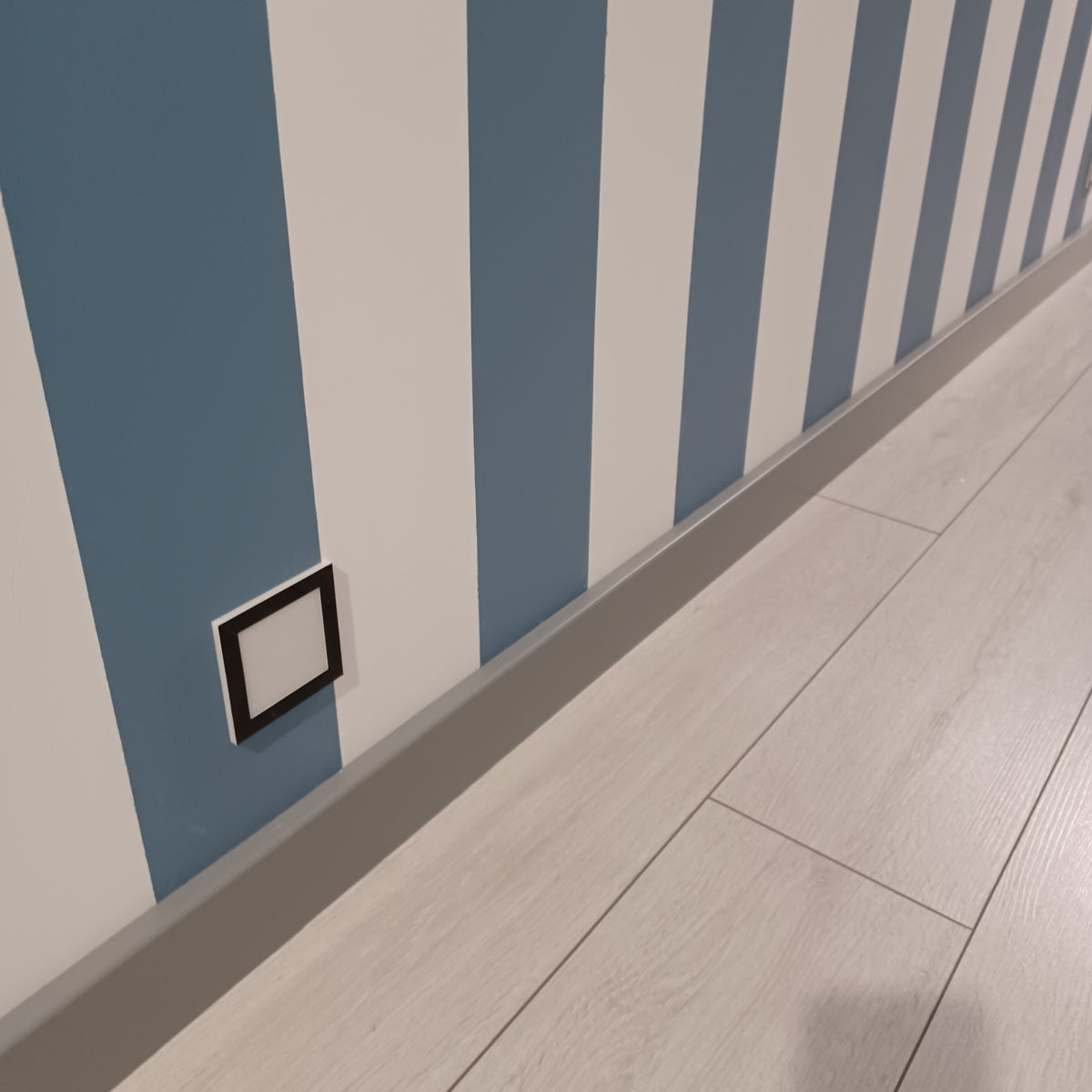 Skinder Electric Q1 LED Trapverlichting - Wandverlichting - 230V (Geen Trafo) - 50mm Diepte - Inbouwspot - Keuze uit 3 Lichtkleuren